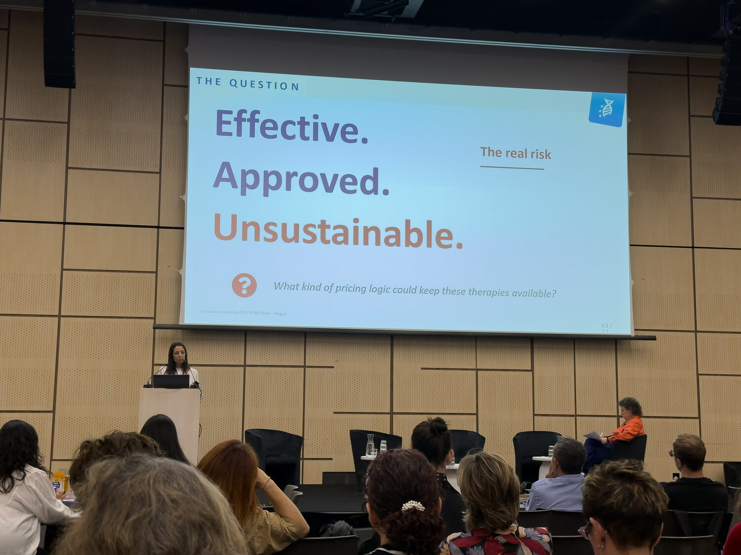 Folie mit der Aussage Effective. Approved. Unsustainable.